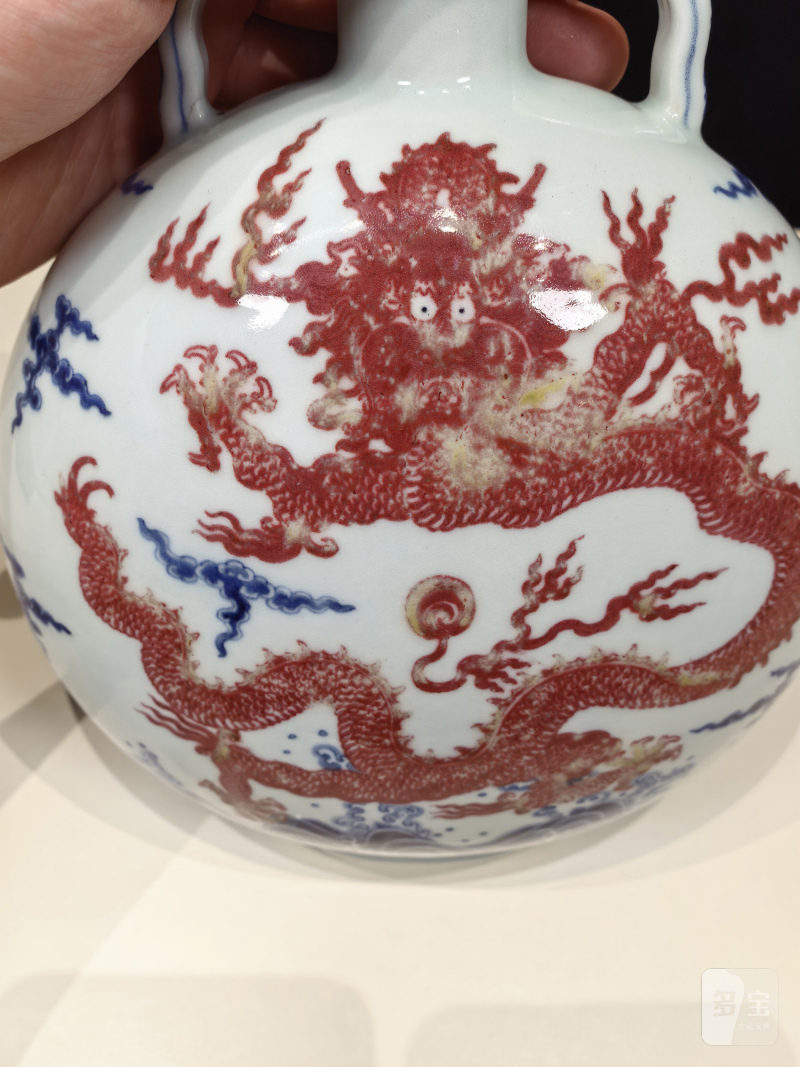 清乾隆 青花釉里红龙纹抱月瓶 - 图15